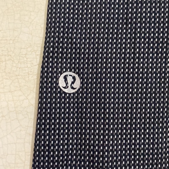 LULULEMON RARE Teeny check white and black!! SIZE 4 FAST FREE 7/8 TIGHT. - Picture 5 of 14